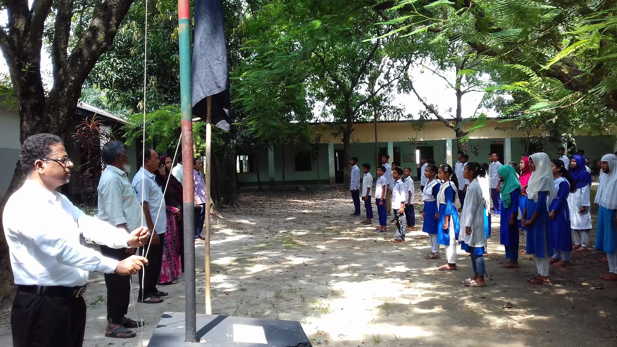 কল্যাণী উচচ বিদ্যালয়।জাতীয় পতাকা উত্তোলন।