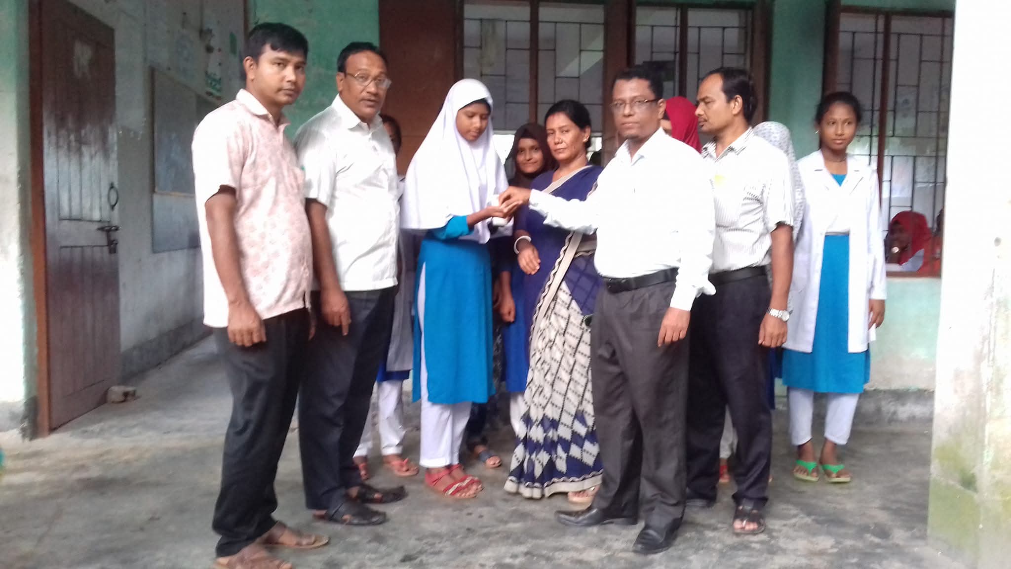 কল্যাণী উচচ বিদ্যালয়।কৃমি নাশক টেবলেট শিক্ষাথীদের খাওয়ানো হয়েছিল পূর্বে।